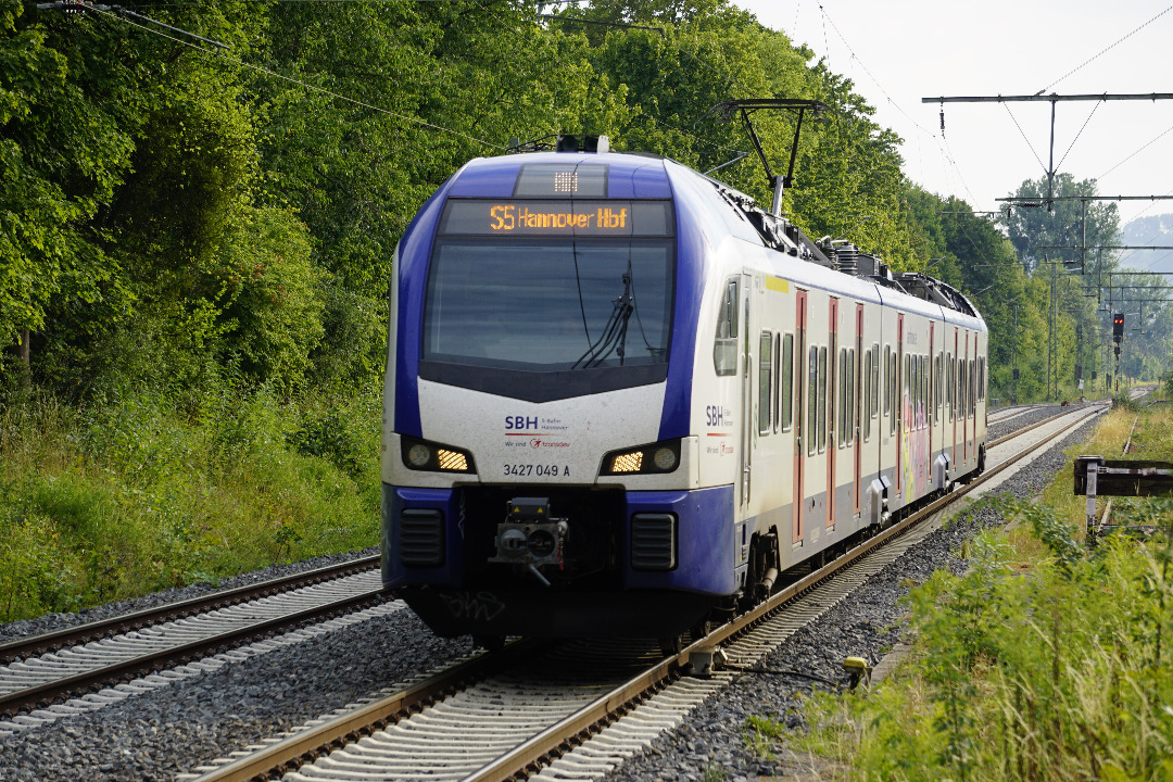 Tammycompanythetrainspotter on Train Siding: The S-Bahn Hanover with the 3427 049 A here shortly before arriving at Bad Pyrmont station, taken on July 30, 2022