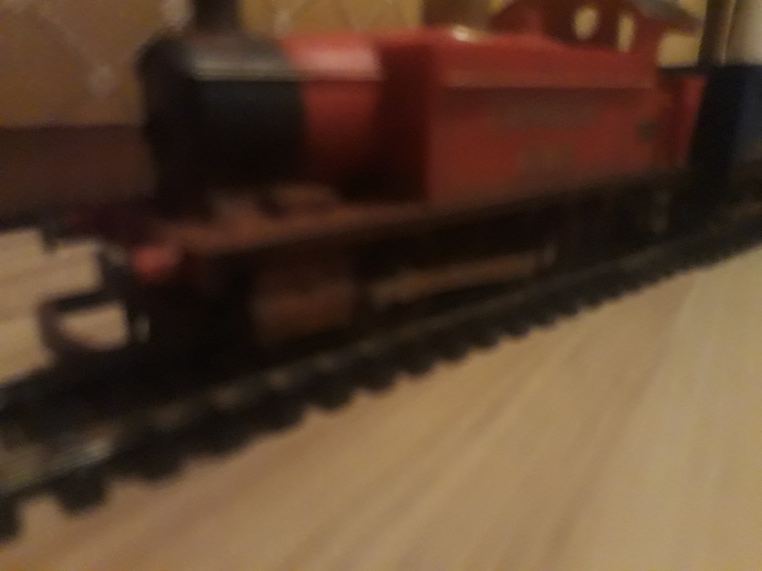 Model train kid on Train Siding: Just started wheathering my trains pls be honest en tell me wat could be better or a tip in the comments