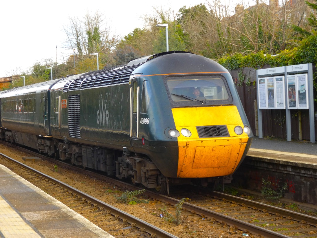 Jacobs Train Videos on Train Siding: #43098 is seen pulling into Hayle station working a Great Western Railway service to Penzance from Plymouth