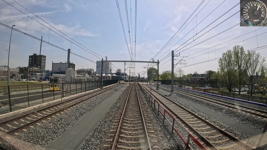 Machinist Stefan on Train Siding: De situatie rond #Delft begint op te schieten. Op perronniveau lijkt alles helemaal klaar en inmiddels wordt er ook getest
met...