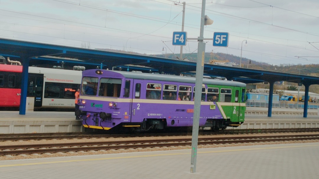 Davca ☑️ on Train Siding: Last weekend of americkolokský motoráček in 2024 And čd special livery vectron in Beroun