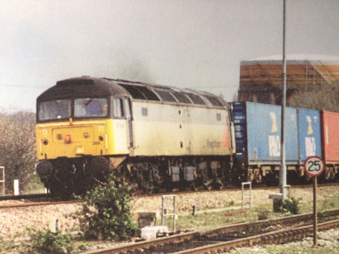 Alex Coomber on Train Siding: A Class 47. 47289 was built at Crewe in 1966. No. 47289 still sports the original Freightliner 2 tone grey with red flash livery
when...