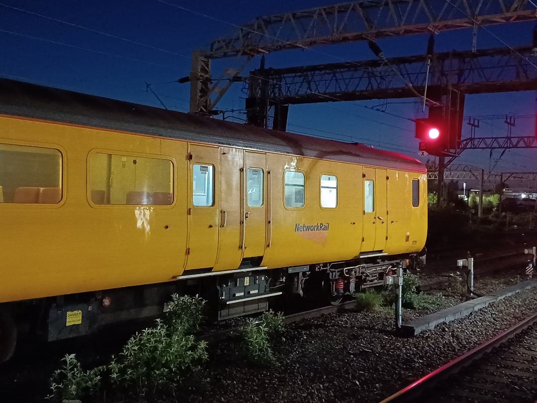 Trainnut on Train Siding: #photo #train #diesel #station #Nationalrail #dbso 37219 on camera observations and 37612 on the Network Rail test train with dbso
9701