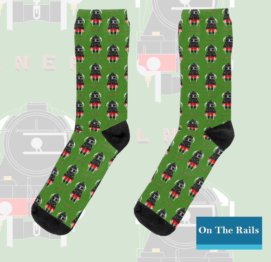 On The Rails on Train Siding: This pair of socks features 'Flying Scotsman' in the popular apple green livery. It is the perfect gift for steam loco
fans!