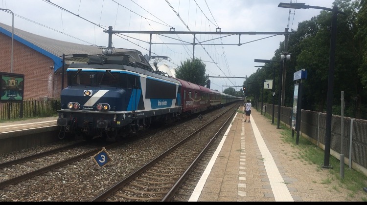 Trainspotter_hengelo on Train Siding: One of the 2 sziget express passing Colmscate as a empty train. Express operated by tcs (train charter services)