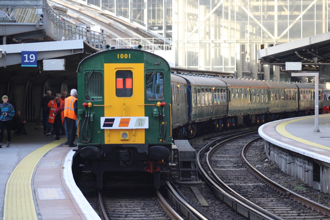 Rhys Harrison on Train Siding: And here are some pictures of the 'Bakers Dozen' railtour which went around all of the London Termini!