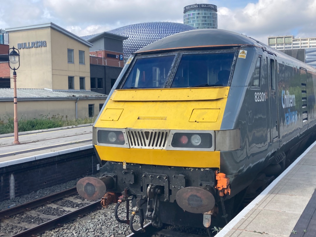 Theo555 on Train Siding: Absolutely incredible day going to London and afternoon going out, started off with the best Chiltern journey I've ever had, on
the business...