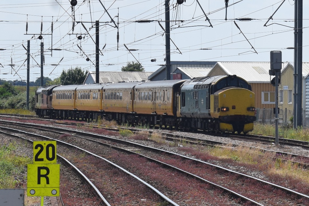 Hardley Distant on Train Siding: CURRENT: 37610 (Front) and 37116 (Rear) stand in the Loop just South of Ely Station today with the 1Q98 14:21 Cambridge
Reception...