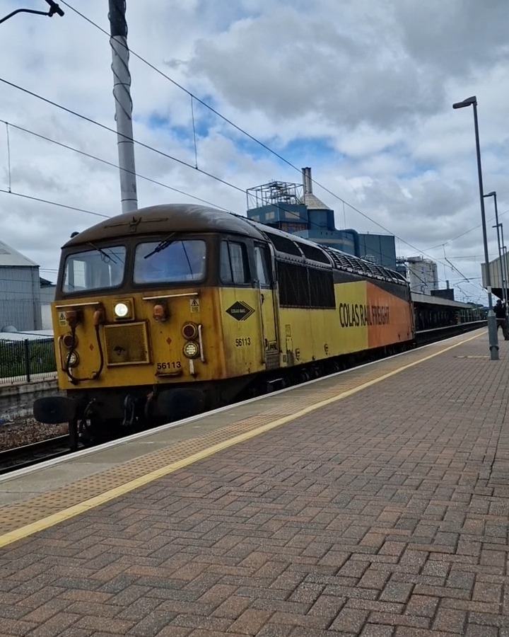 Nathaniel on Train Siding: Some of the trains I saw at Warrington BQ today. 66 734 in platinum jubilee livery, 325 005 in royal mail livery, 20 066 in BR
blue/yellow...