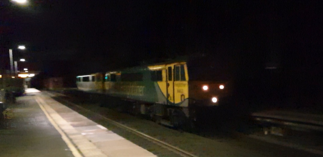 Tom Lonsdale on Train Siding: A pair of Freightliner 86s on their way to Ipswich from Trafford Park. #Class86 #Freight #Freightliner #trainspotting #train
#electric...