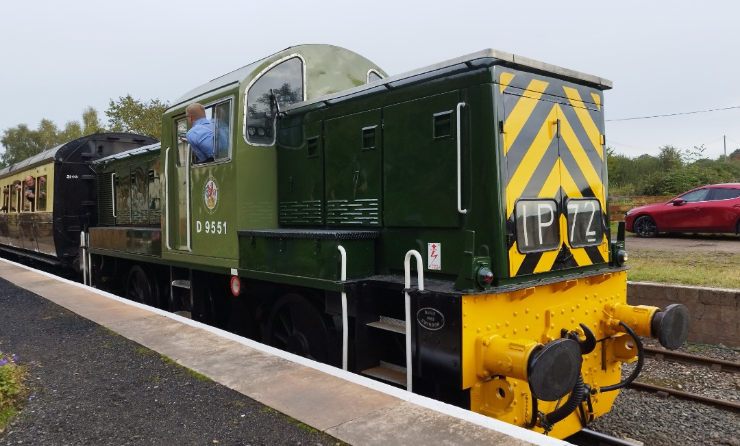 James Jenkins on Train Siding: Some pictures from a very enjoyable 5 days running the 5" gauge portable railway and my Warship at the seven valley diesel
gala. We even...