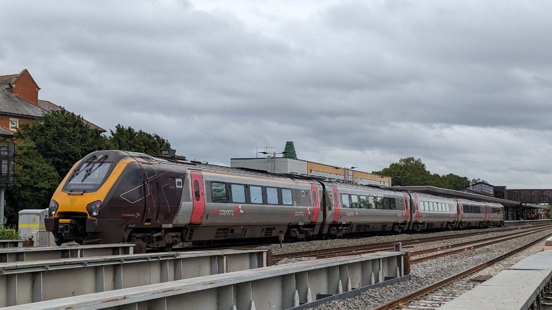 Stephen Hack on Train Siding: Cross Country 221127 arrives into Oxford heading to Reading working 1V89 1236 service from Newcastle.