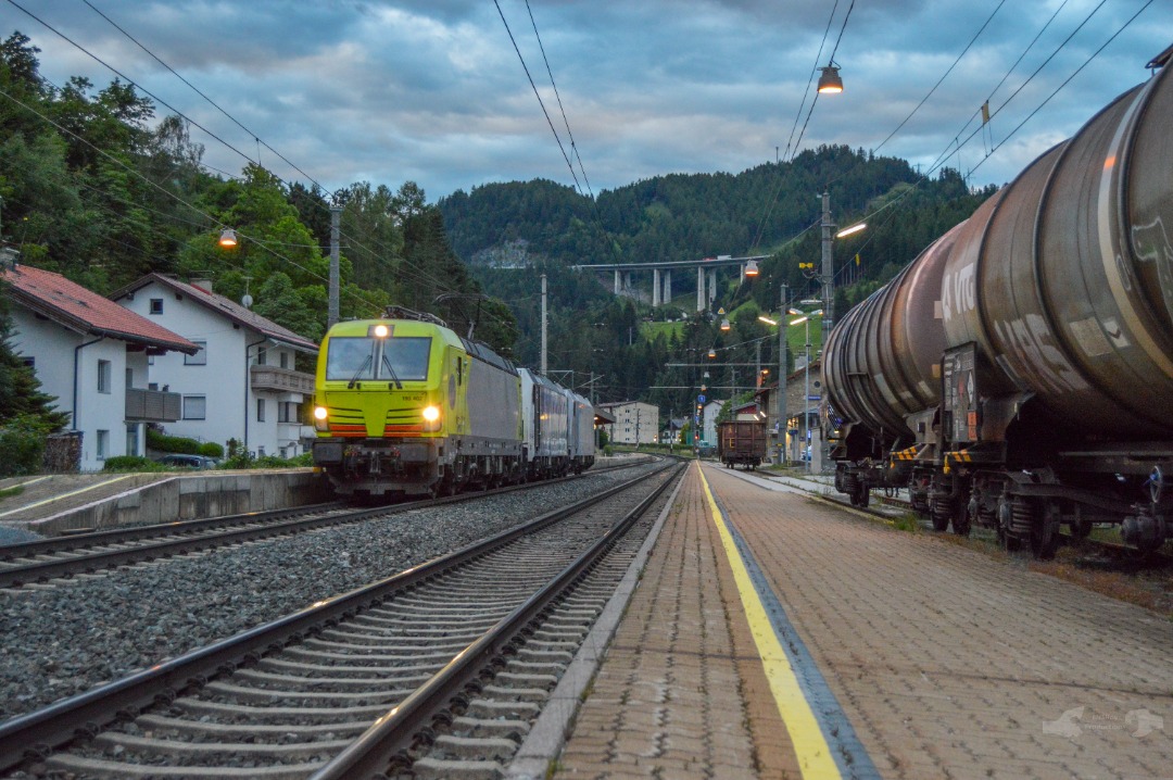 Adam L. on Train Siding: A three pack of leased Lokomotion units with an AlphaTrains Vectron in theead and two Bombardier Traxx' trailing offline are
captured heading...