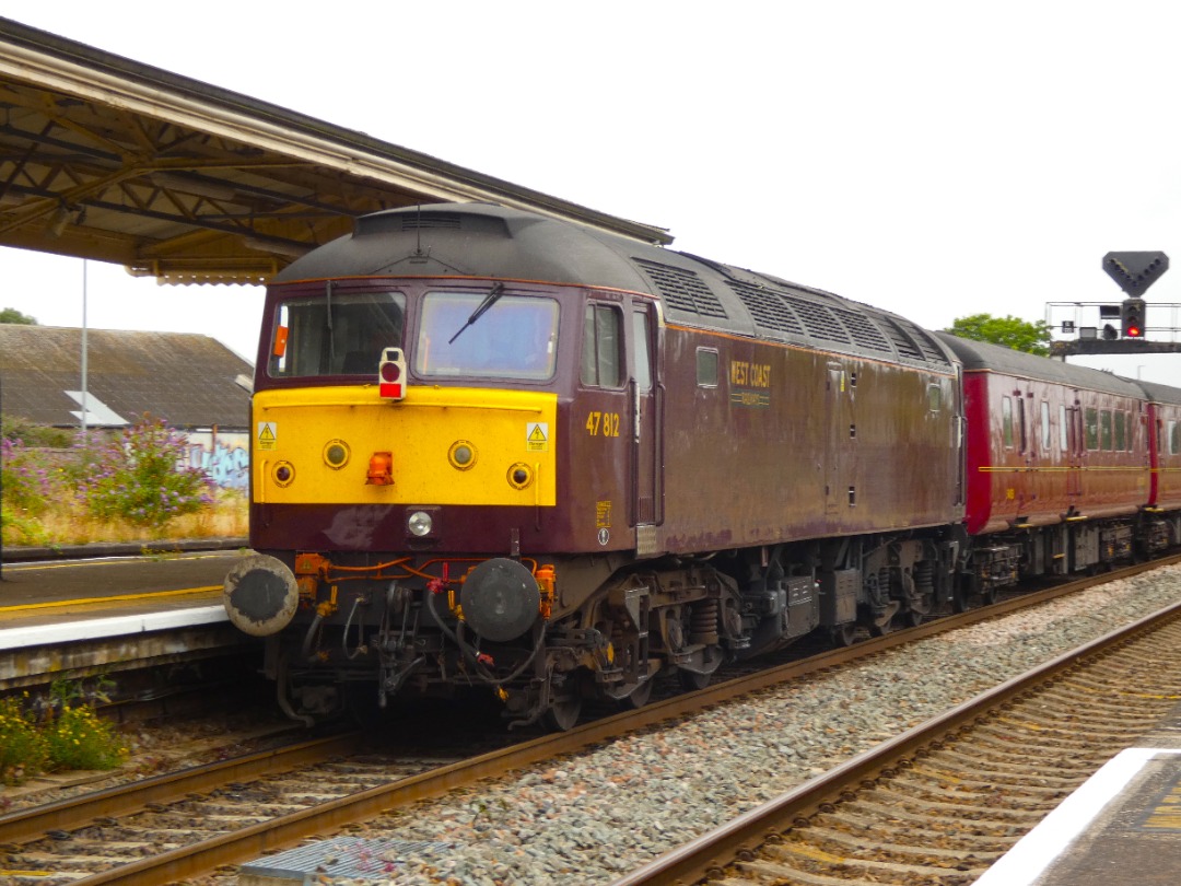 Jacobs Train Videos on Train Siding: #47812 is seen at the back of a West Coast Railways tour from London Paddington to Minehead