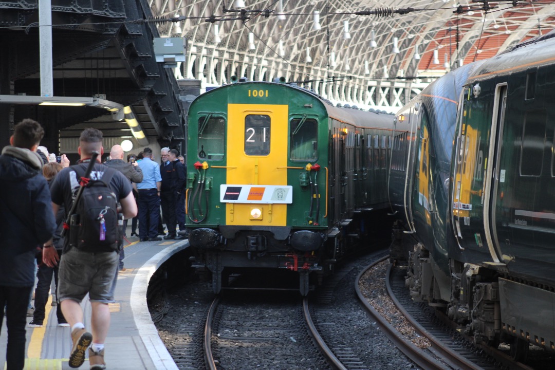 Rhys Harrison on Train Siding: And here are some pictures of the 'Bakers Dozen' railtour which went around all of the London Termini!