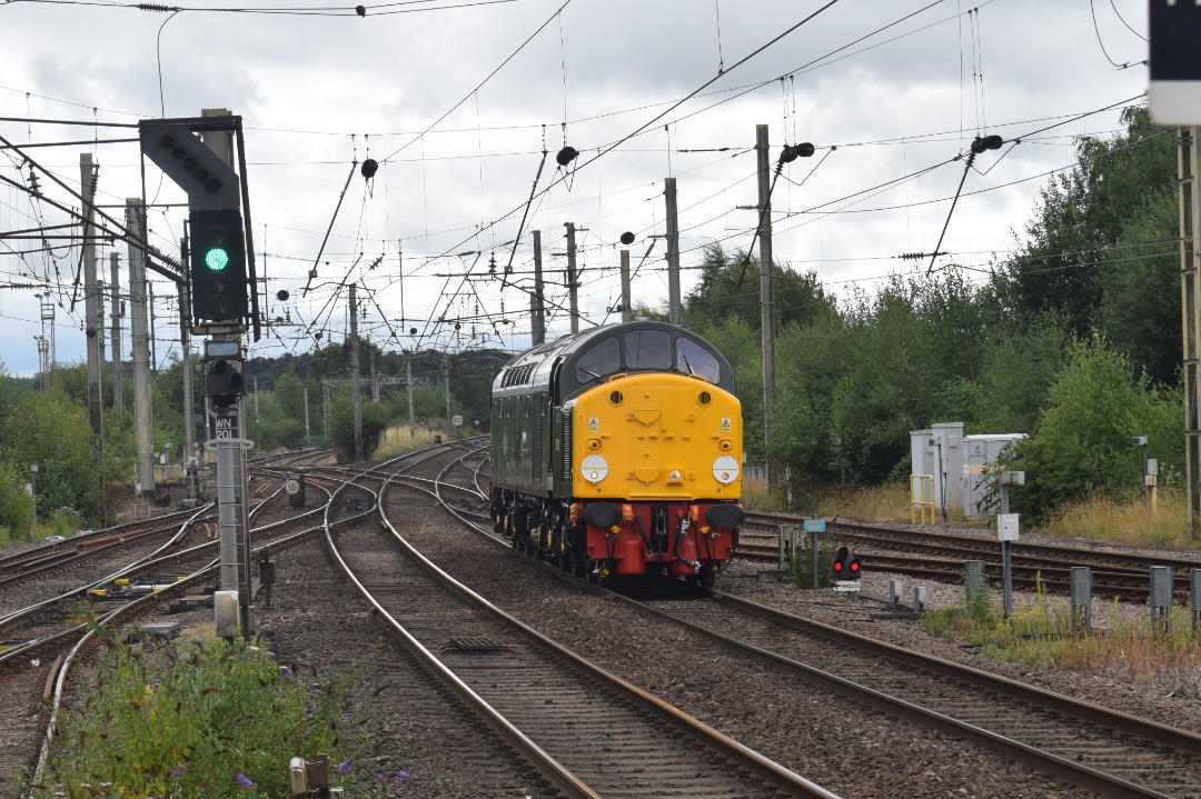 Hardley Distant on Train Siding: CURRENT: D213 (40013) 'Andania' passes through Warrington Bank Quay Station today with the 0Z40 12:53 Crewe Holding
Sidings to Preston...