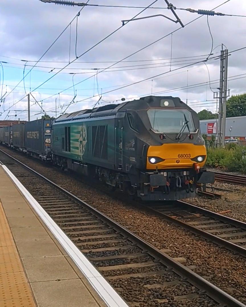 TrainGuy2008 🏴󠁧󠁢󠁷󠁬󠁳󠁿 on Train Siding: Today's been a great day in Warrington Bank Quay! Lots of freight and a good amount of tones..
my only issue...