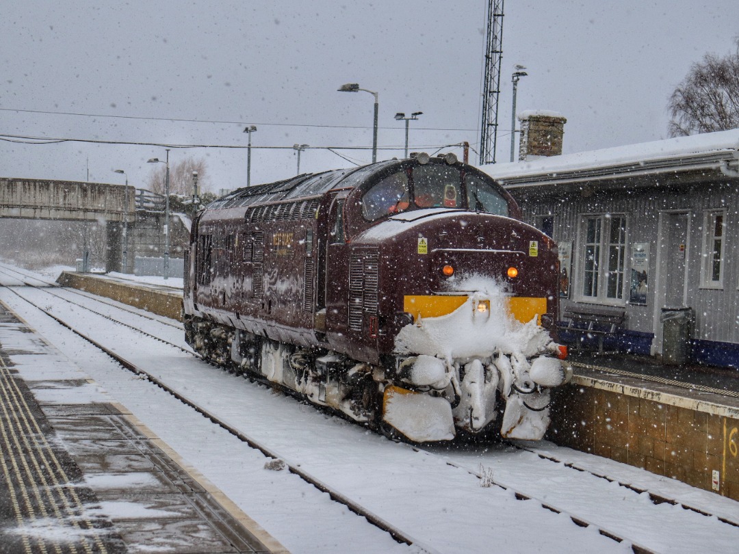 The Jamster on Train Siding: West Coast Railways 37676 {Loch Rannoch} pausing at Dingwall working 0Z99 having returned from snow clearing on the Kyle of
Lochalsh line....