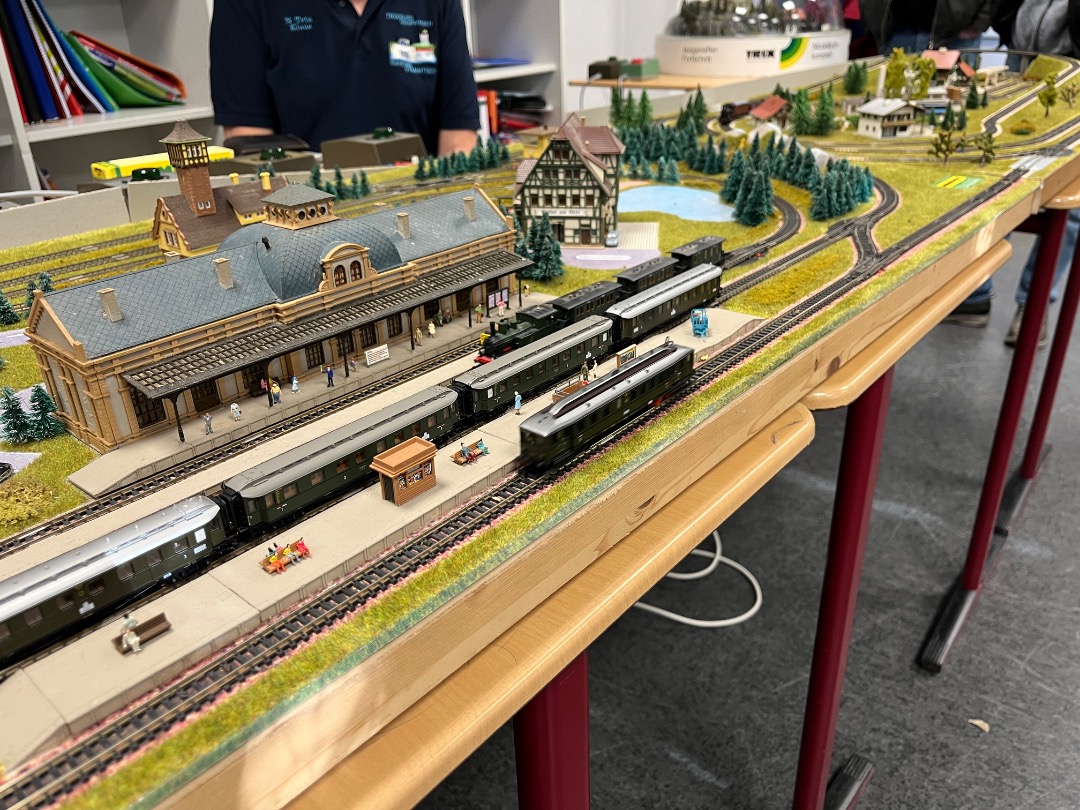 Train Siding in an online community for all railway enthusiasts, trainspotters and railway modellers from around the world.