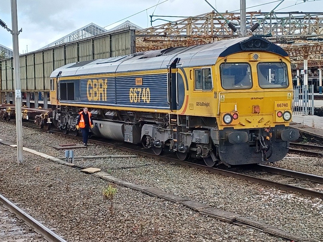 Trainnut on Train Siding: #photo #train #diesel #emu #dmu #station Celebrity Hst power cars, 508127 and 507005 going for scrap with 37884, Avanti Supervoyager,
158773...