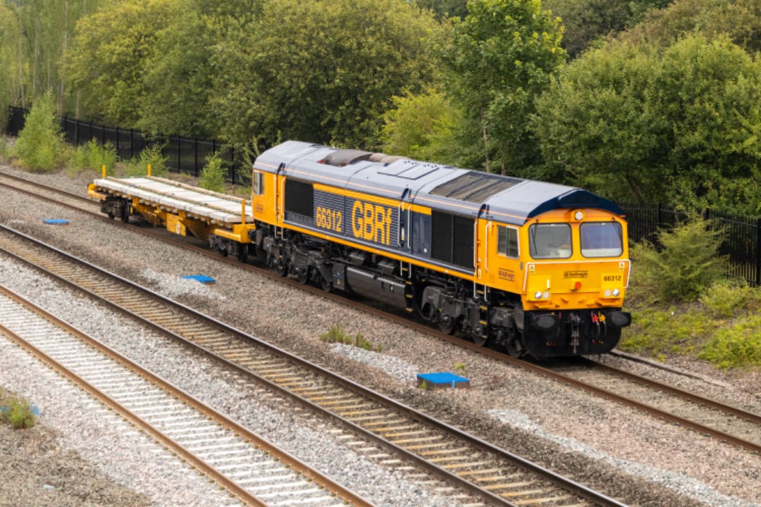 Martin Coles on Train Siding: Another Class 66 ticked off this list. @GBRailfreight 66312 (266107-2) working the 6D01 Scunthorpe - Eastleigh with one FEA-W in
tow (81...