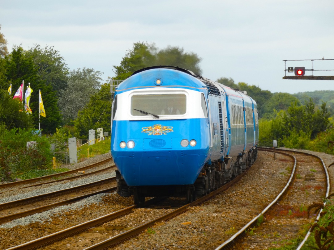 Jacobs Train Videos on Train Siding: #43045 is seen leading the Blue Pullman HST set through Dawlish Warren station working a railtour from Chesterfield to
Paignton