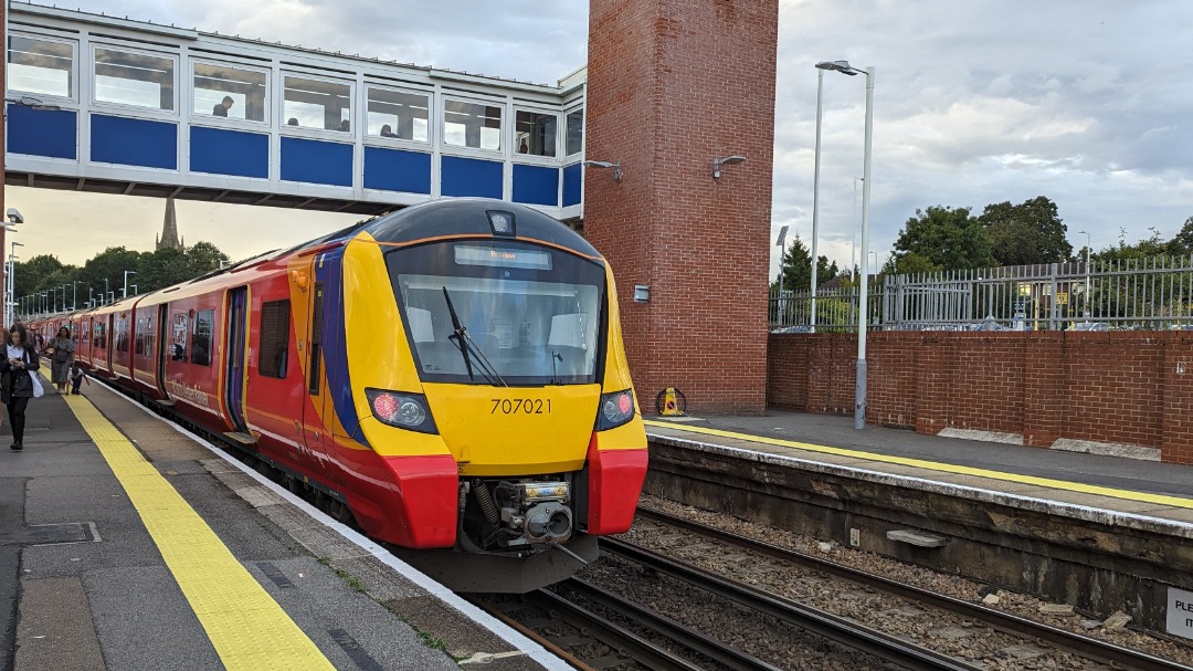 Stephen Hack on Train Siding: 24/08/23 - A few from the SWR network today around Bracknell and Wokingham before and after work.