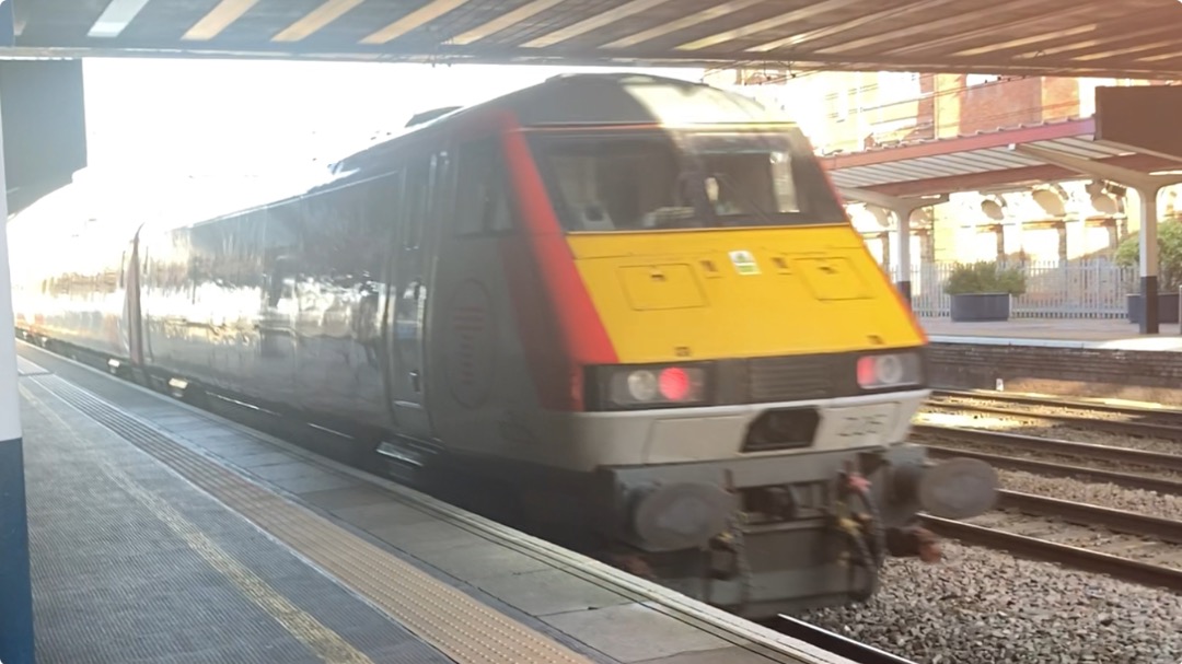 Theo555 on Train Siding: Today was probably by far one of the best Train trips ive had in my life, today @George and I went to Crewe, thats right, Crewe, had a
nice...