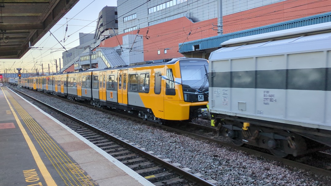 kieran harrod on Train Siding: Rail adventure HSTs 43465 + 43468 at the head of 6Q55 Wembley terminal - York Holgate sidings with two new T&W metro units
(555006 +...