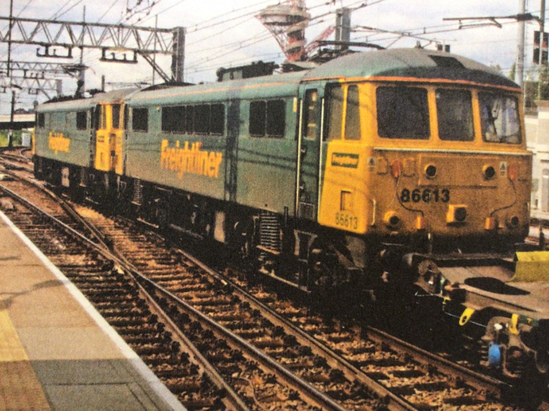 Alex Coomber on Train Siding: A Pair of Class 86s. Nos 86 leading and 86613. The Class 86 units date from the 1960s and No. 86613 was built at Doncaster in
1965....