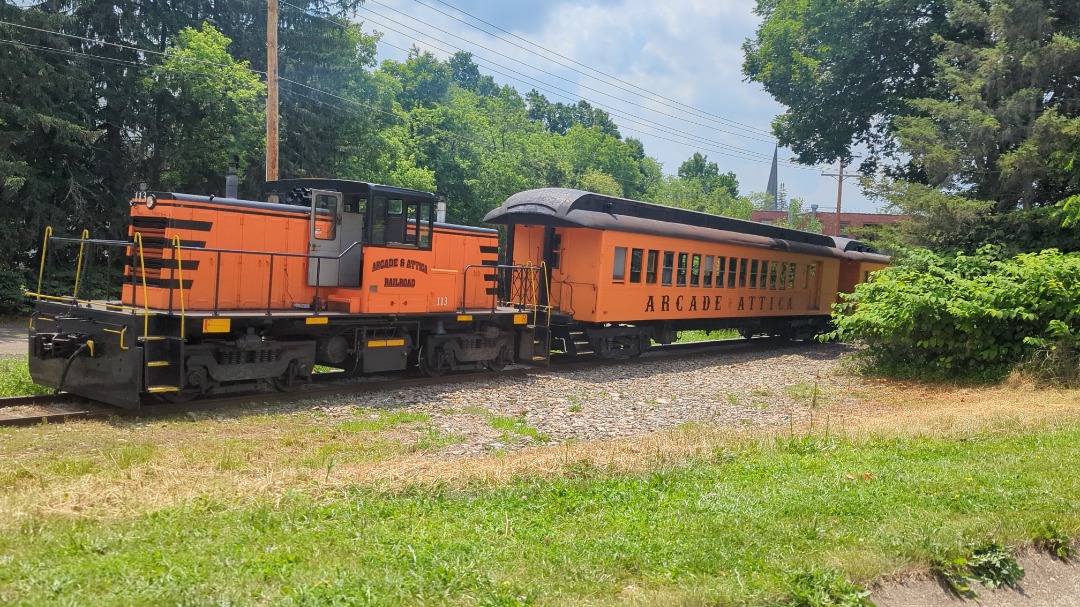 CaptnRetro on Train Siding: Assorted shots from yesterday (6-22-24). The excursion actually left at 1pm sharp, so I bumped into them on the way to run my models
trains...