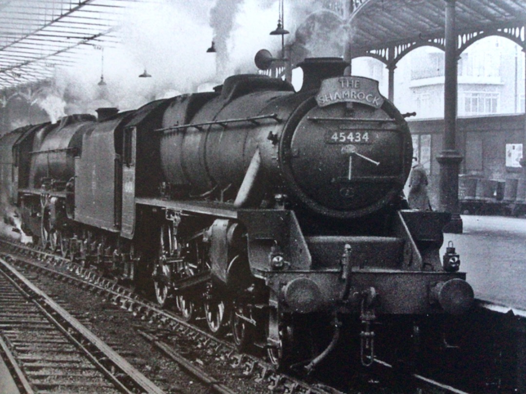 Alex Coomber on Train Siding: The clock is just coming up to 12:40PM and Stanier Black 5 4-6-0 No. 45434 and Princess Royal Class 4-6-2 No. 46205 Princess
Victoria...