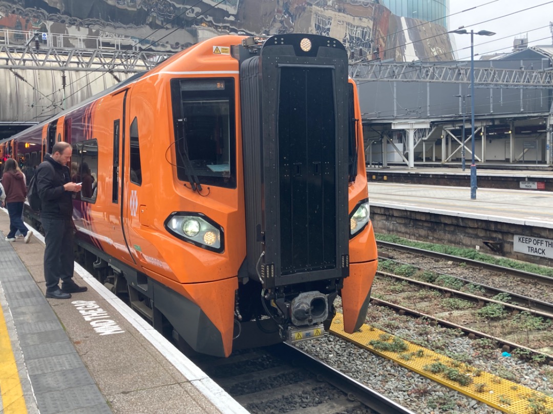 Theo555 on Train Siding: Today was by far one of the best Train days I've had since moving to the UK, I went out with my mate @George on a daytrip around
West Midlands...