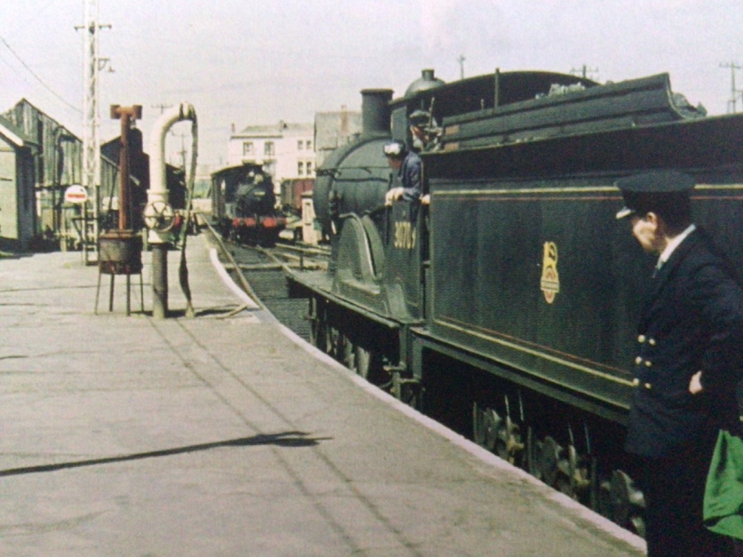 Alex Coomber on Train Siding: Time stands still at Wadebridge. The guard and crew of an ex LSWR Class T9 4-4-0 No. 30709 waits patiently for one of the veteran
Beattie...