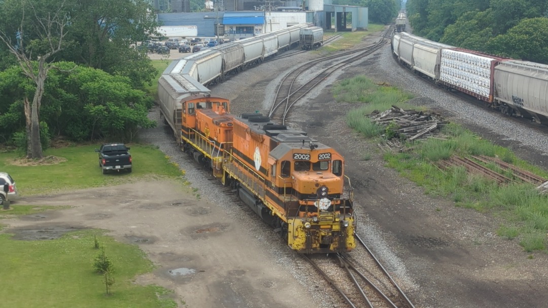 CaptnRetro on Train Siding: Decided to brave the almost 90° F heat today and caught the Buffalo & Pittsburgh local switching out Kent Nutrition and
dropping a set of...