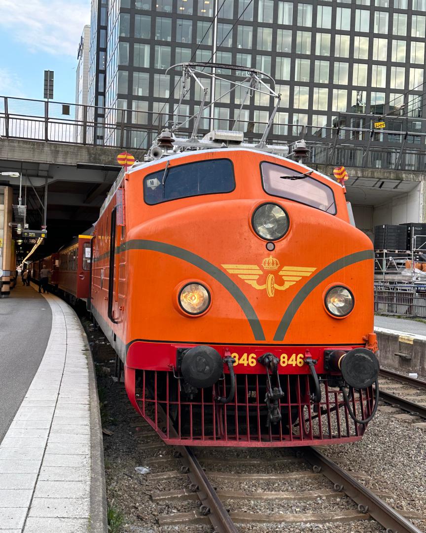 Pella on Train Siding: The Swedish railway museum took a tour with their Ra 846 locomotive, also called Rapid 1. The locomotive is restored to how it looked
when Nohab...