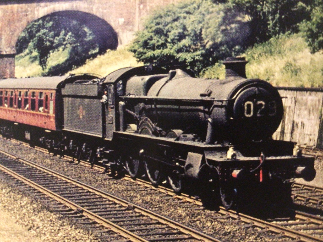 Alex Coomber on Train Siding: Sonning Cutting east of Reading is over a mile long and up to 60ft deep. Here's a Hall Class 4-6-0 No. 5989 Cransley Hall
speeds through...