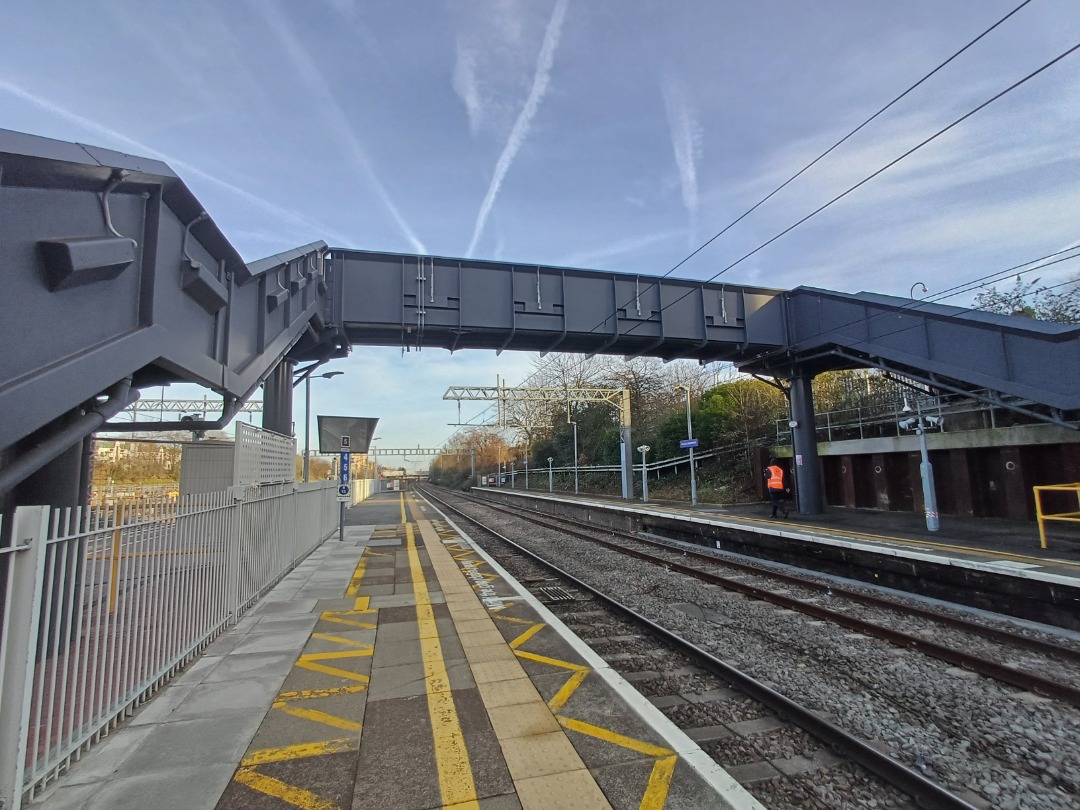 BlooFlipp on Train Siding: Ealing Broadway Plat 3 and 4 Elizabeth Line Platforms Are Currently Closed So The Class 345 Are using Platforms 1 and 2. Here are
some views