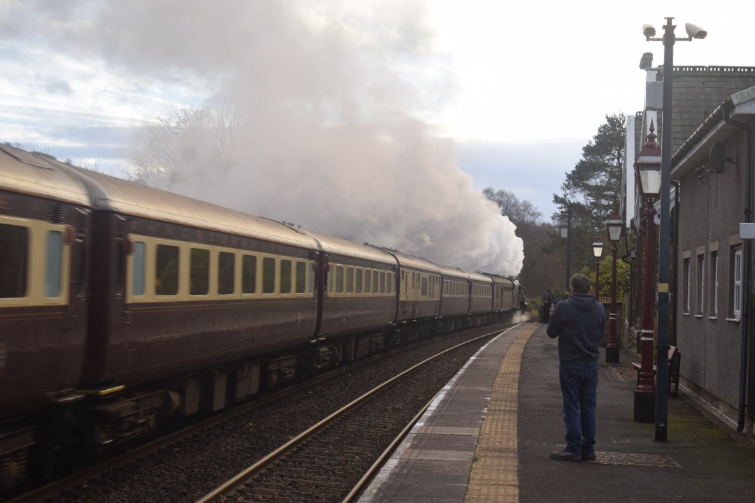 Hardley Distant on Train Siding: CURRENT: Steam Locomotive 45407 'The Lancashire Fusilier' (Front - 1st Photo) and 57313 'Scarborough
Castle' (Rear - 3rd Photo) power...