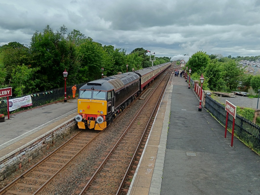 Whistlestopper on Train Siding: LNER A4 No. #60007 "Sir Nigel Gresley' and class 57/3 No. #57311 pausing at Appleby to take on water this morning
working the outbound...