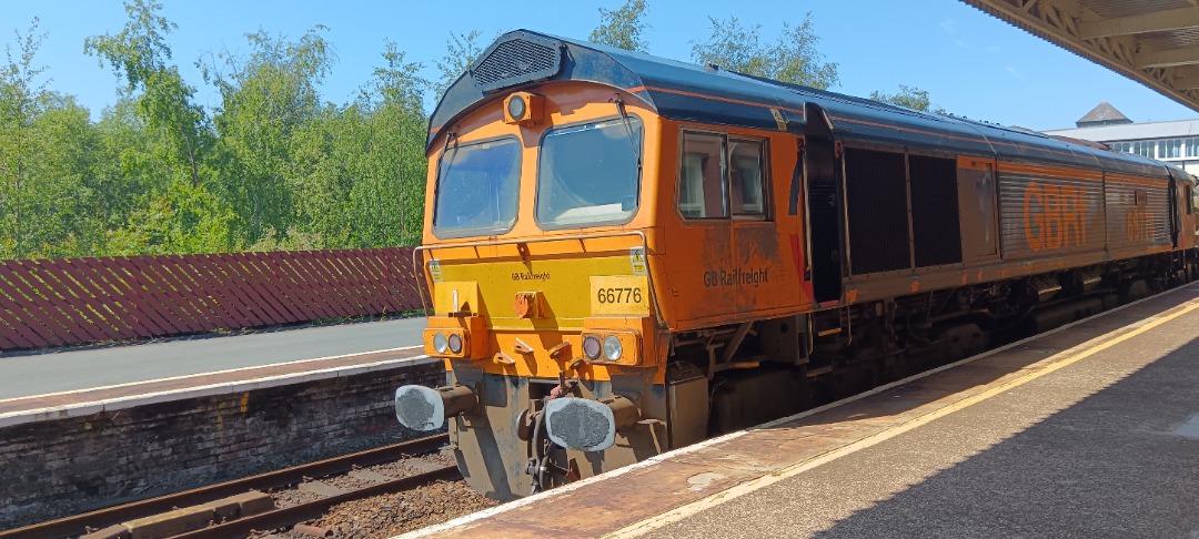 TrainGuy2008 🏴󠁧󠁢󠁷󠁬󠁳󠁿 on Train Siding: I saw the first ever weedkiller to come up to North Wales, or at least the first ever *loco
hauled*...