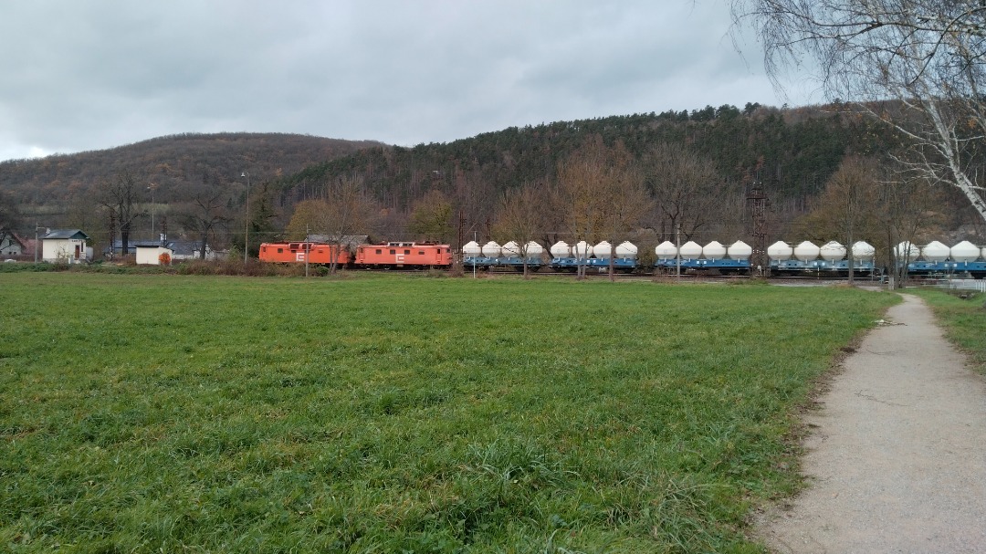 Davca ☑️ on Train Siding: Two Orange locomotives " hrbatka" operated by SD kolejová doprava in ČEZ livery and rare locomotive "
žehlička" operated by čd Cargo...