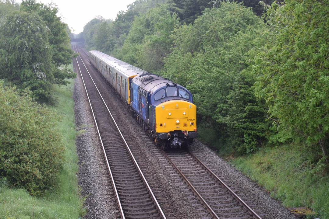 Hardley Distant on Train Siding: CURRENT: 37800 'Cassiopeia' passes Rhosymedre near Ruabon today hauling 507011 (Front) and 507015 (Rear - 2nd Photo)
as the 5Q78...