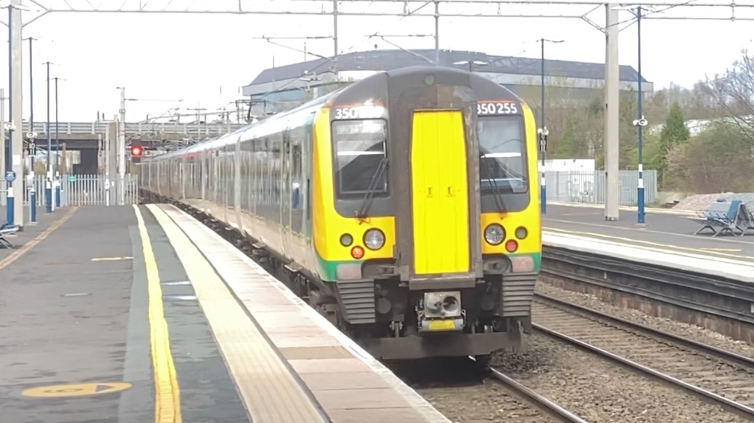 Theo555 on Train Siding: A few photos from another trip to Birmingham International with @George, always a great station to come to! Trains include a class 66,
350's...