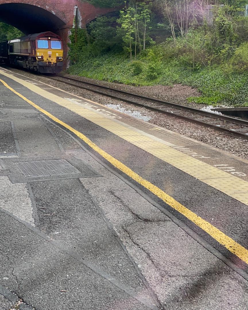 courtney-alexandra on Train Siding: Train spotting with the children today. We got a toot and a wave 🙌🙌⭐️⭐️