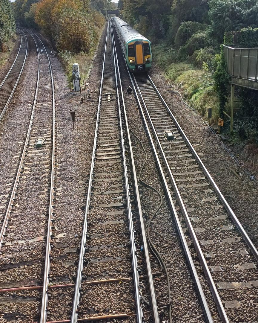 Train Matt1 on Train Siding: Here is my photos from my trainspotting visit to Hurst Green (Surrey) I have 3W91 doing the runs from Horsham Up T.C to Horsham Up
T.C.