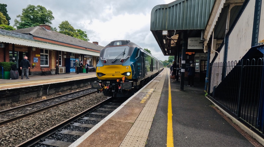 George on Train Siding: A few photos from yet another WMDT with @Theo555 today, rode some 390's, 68's and 158's among others and saw 37601
dragging 730220 through...