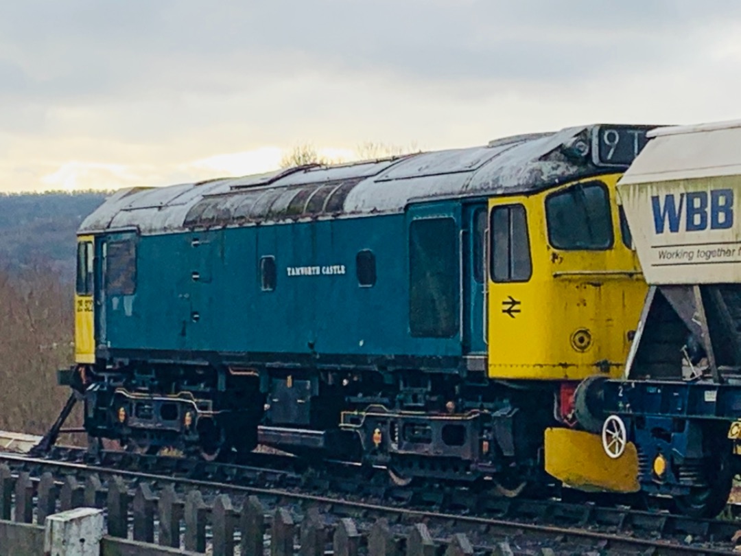 paulbolton0967 on Train Siding: 25322 Tamworth Castle picture took on a flying visit glad I managed to get a quick shot as Tamworth is my home town