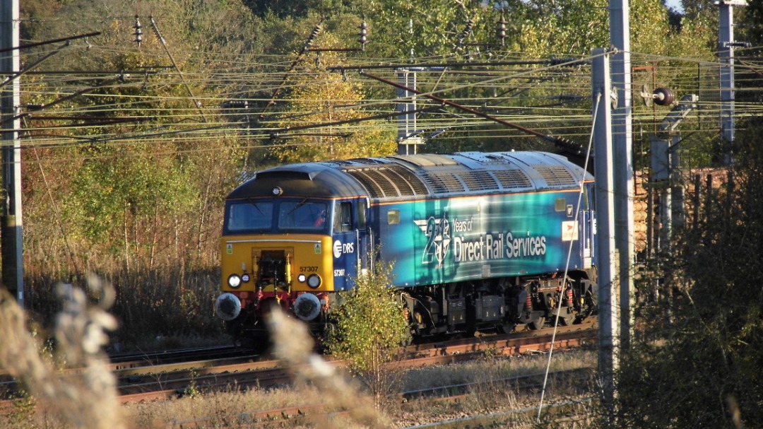 TheWestCoastTrainspotter on Train Siding: Managed to catch failed 70804 being hauled back to carlisle N.Y. by 57307 Thunderbirds Lady Penelope at upperby
junction