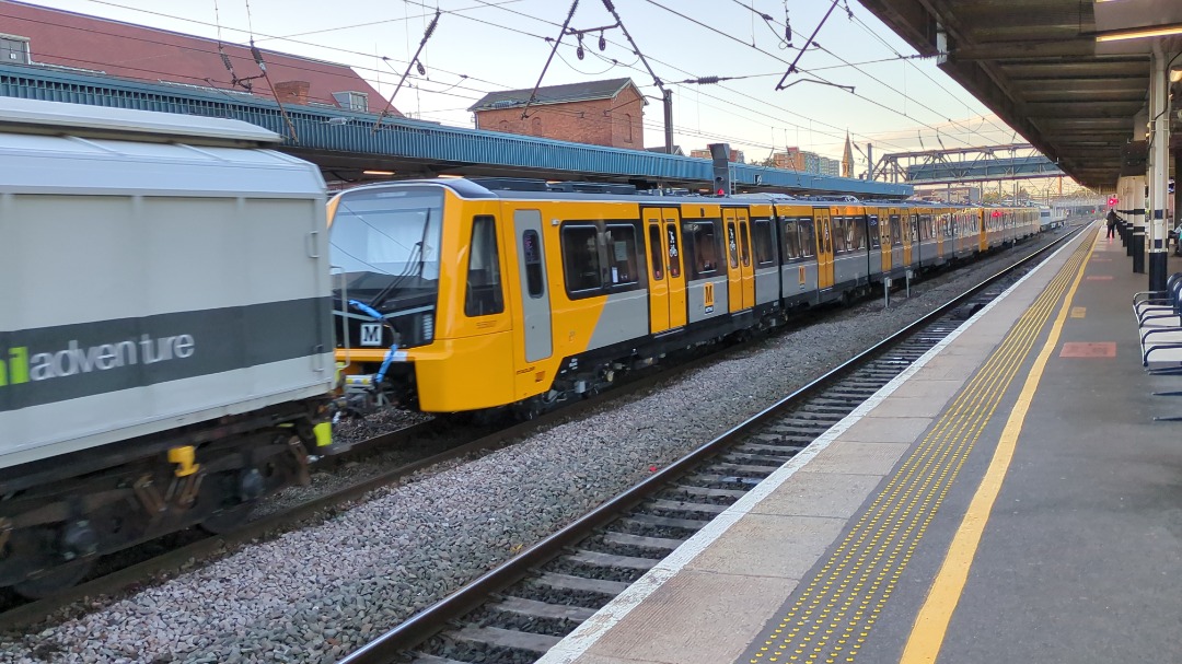 kieran harrod on Train Siding: Rail adventure HSTs 43465 + 43468 at the head of 6Q55 Wembley terminal - York Holgate sidings with two new T&W metro units
(555006 +...